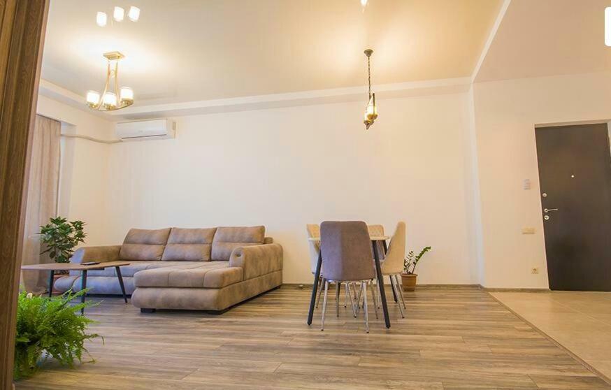 Tikas Home Апартаменты 트빌리시 외부 사진